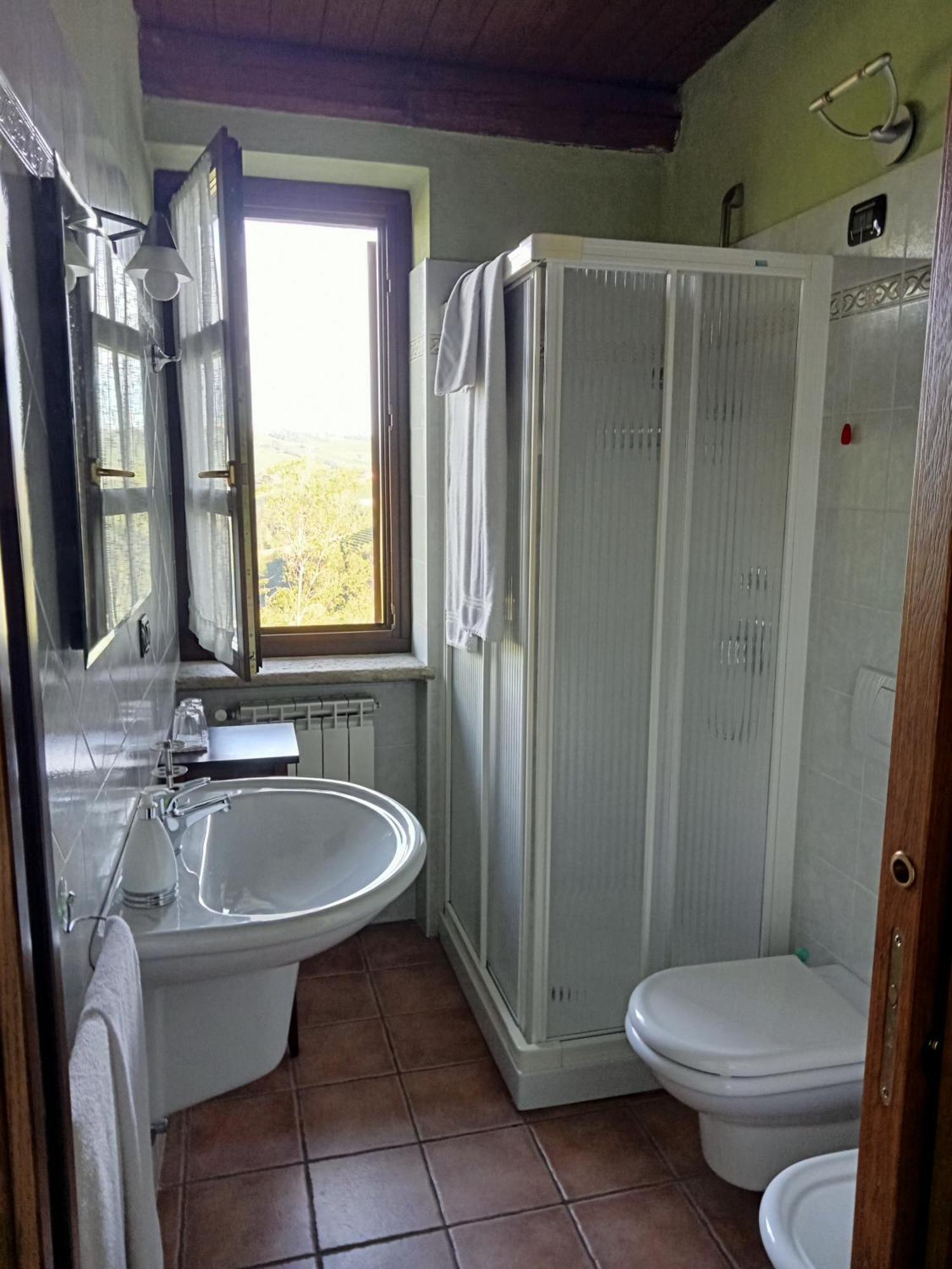 Agriturismo Bric Di Gai Monforte D'Alba Bilik gambar